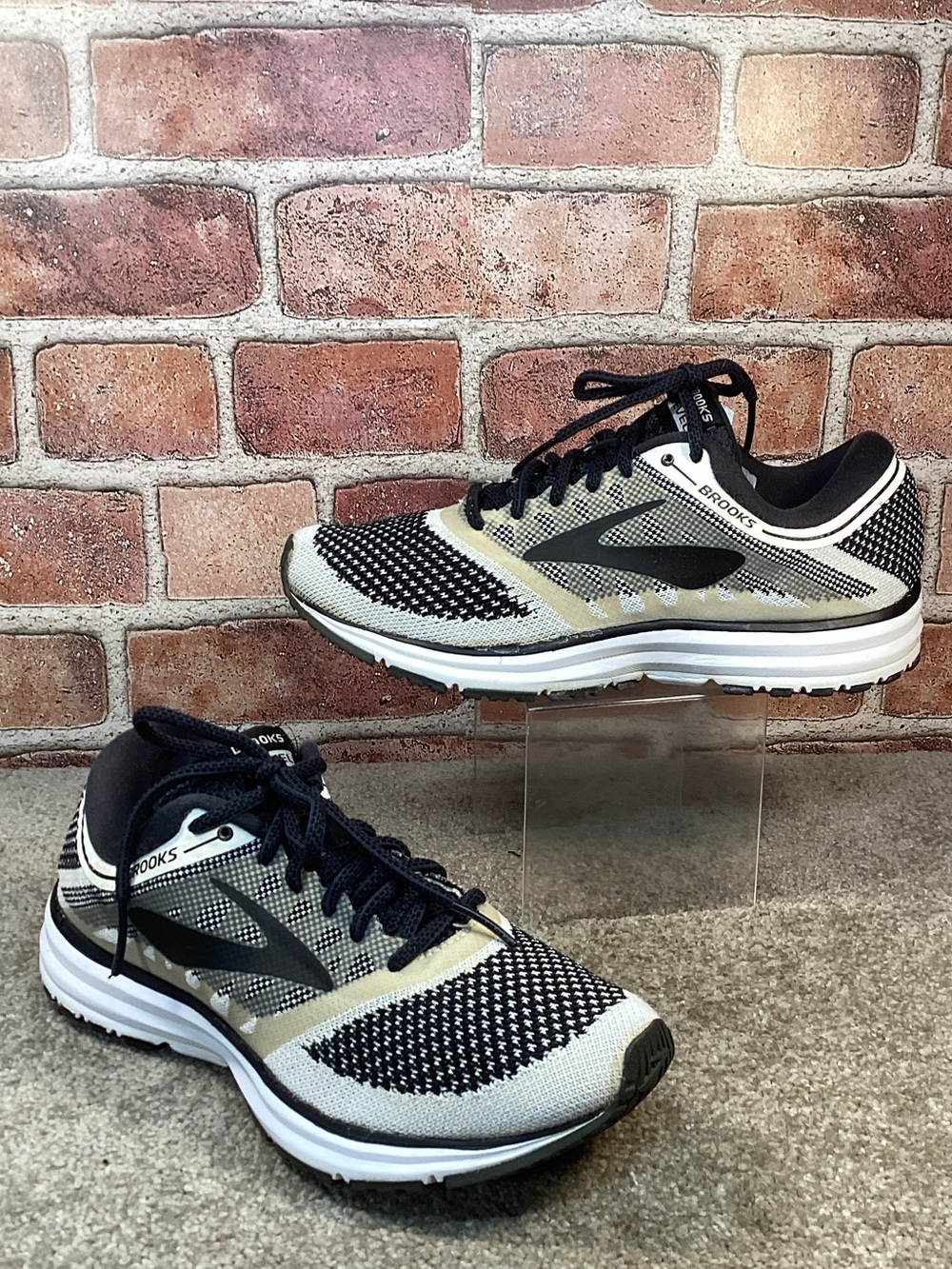 Brooks Revel women’s running shoes sneakers size 7